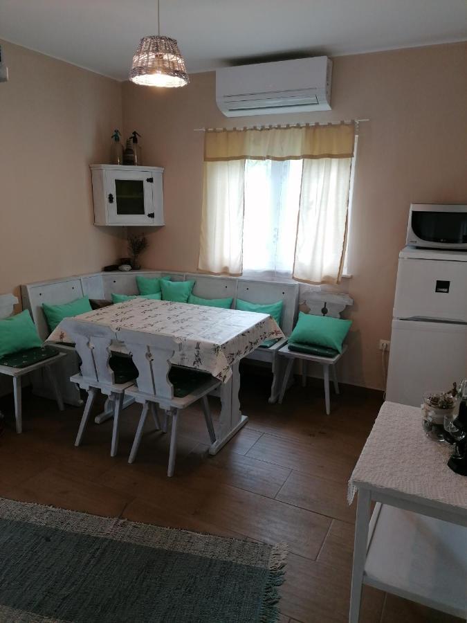Menta Apartman 메조코베스드 외부 사진