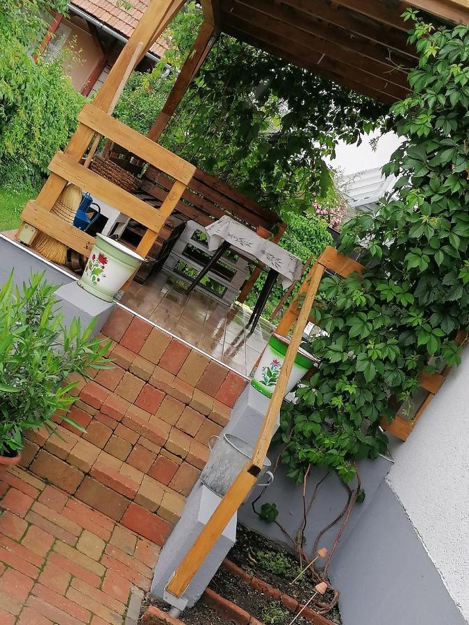 Menta Apartman 메조코베스드 외부 사진